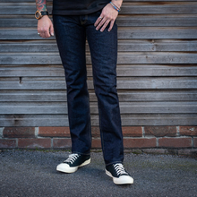 Load image into Gallery viewer, Iron Heart 777s 14oz Selvedge Denim Slim Tapered Jeans - Indigo