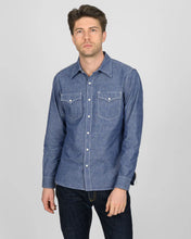 Laden Sie das Bild in den Galerie-Viewer, IHSH-13-BLU Iron Heart 10oz Selvedge Chambray Westernhemd mit einfacher Passe – Blau