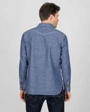 Laden Sie das Bild in den Galerie-Viewer, IHSH-13-BLU Iron Heart 10oz Selvedge Chambray Westernhemd mit einfacher Passe – Blau