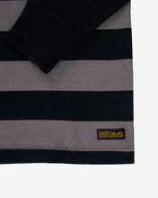 Cargar imagen en el visor de la galería, Iron Heart 11oz cotton sweater - label and branding detail