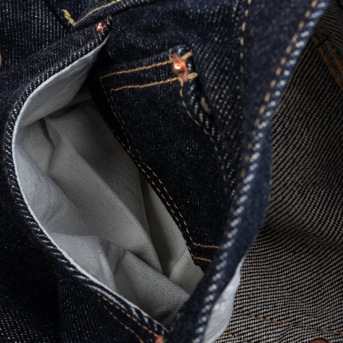 Iron Heart IH-555S-21 21oz selvedge jeans indigo fabric texture and construction detail