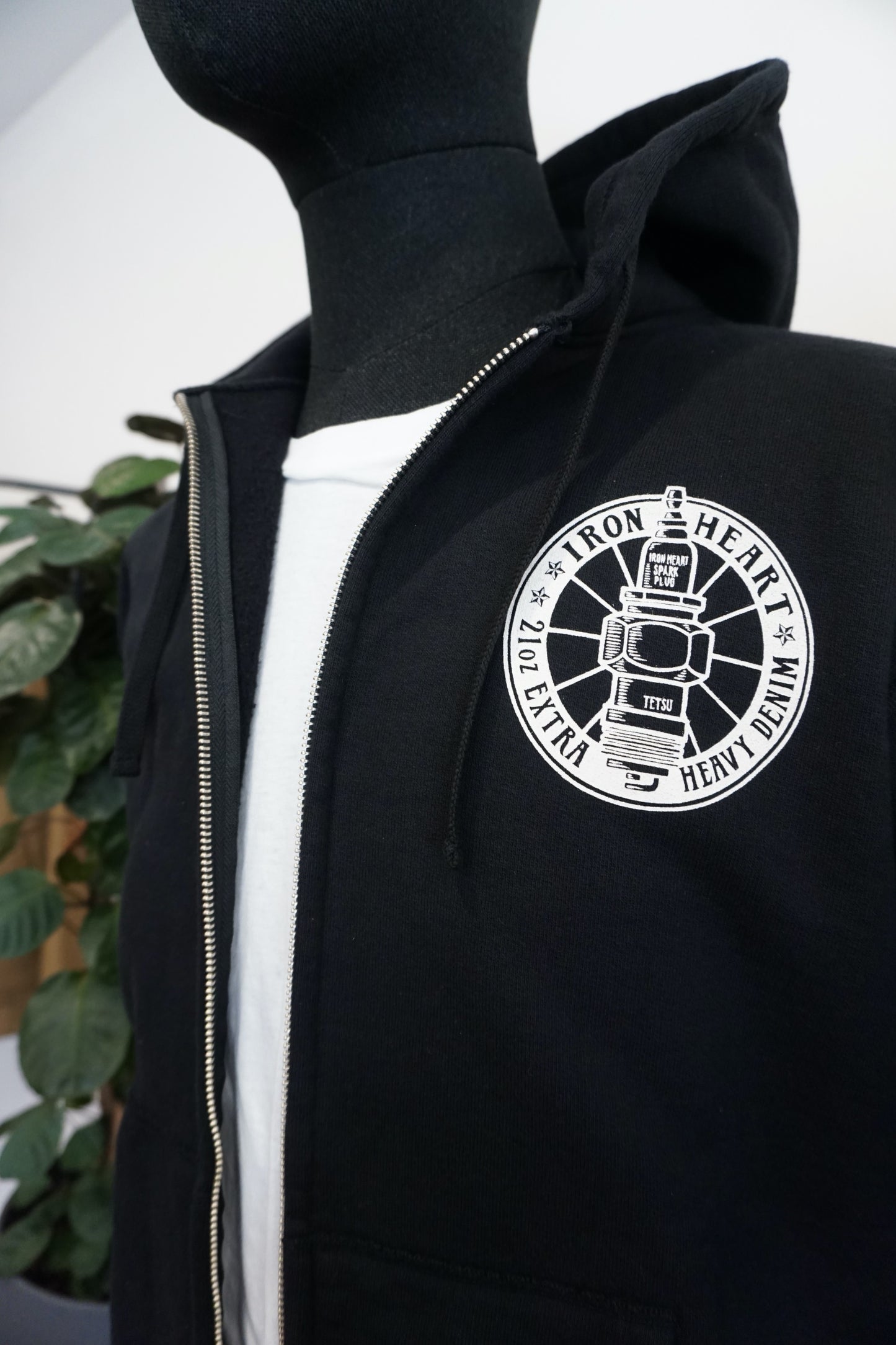Sudadera con capucha estampada Iron Heart de 14 oz, ultra pesada y tejida en bucle – Negra