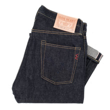Load image into Gallery viewer, Iron Heart denim, IH-555-02, 18oz Japanese selvedge jeans, raw heavyweight, made in Japan, Aitora Spain